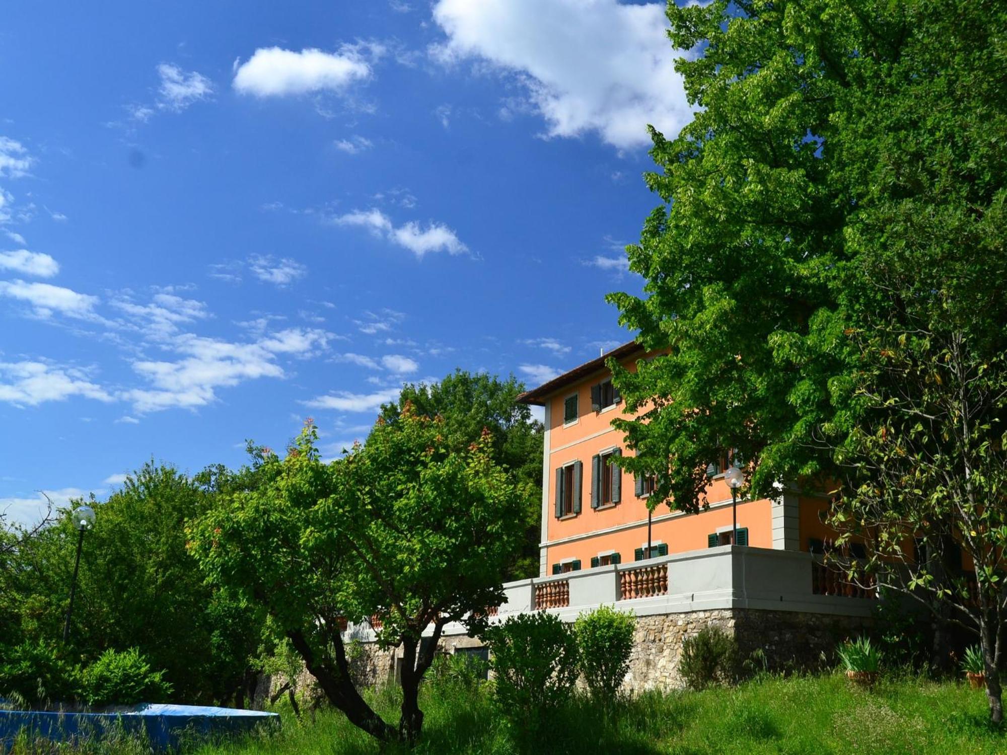 Lovely Holiday Home In Montefiridolfi With Hill View Exteriér fotografie