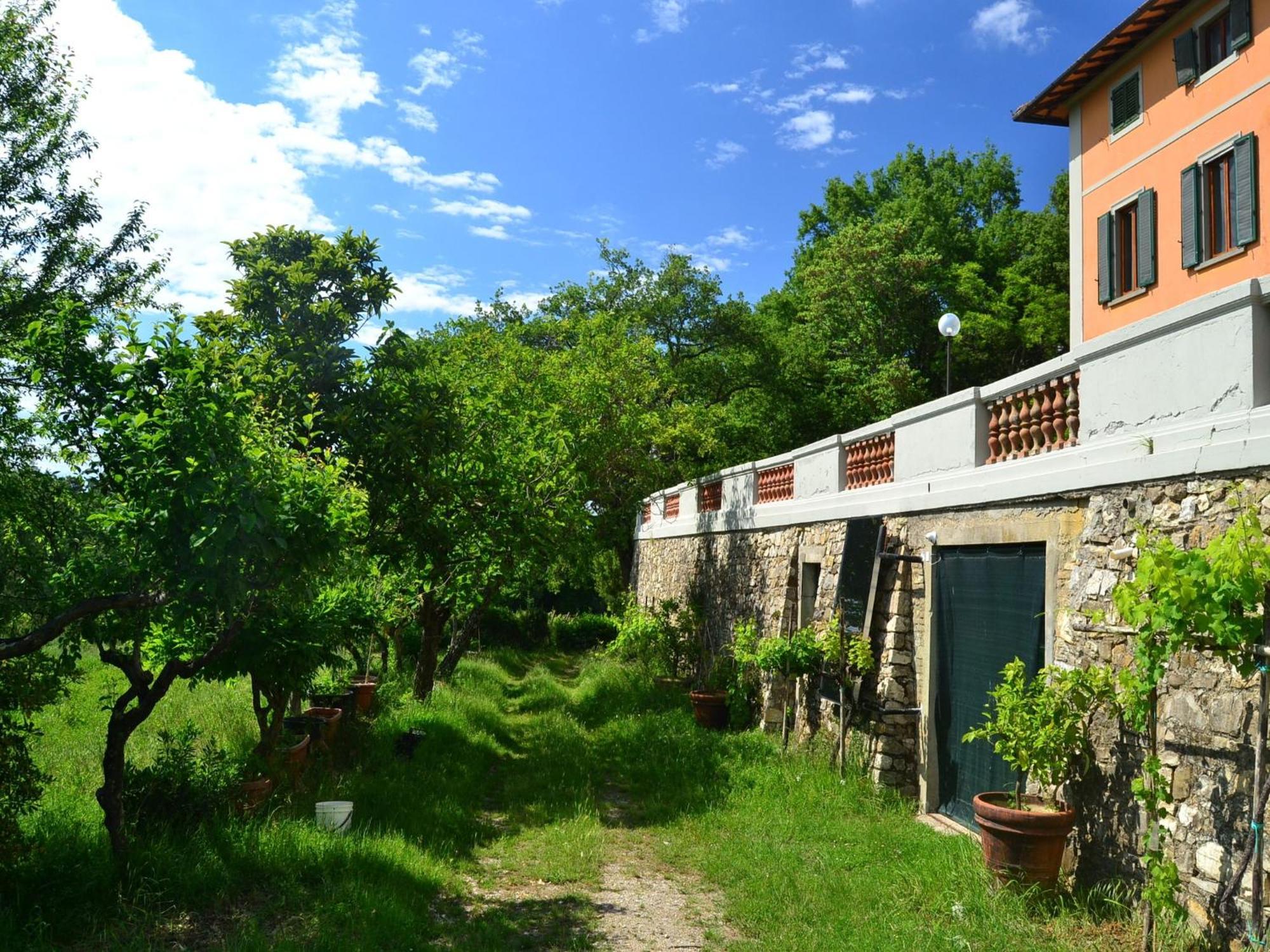 Lovely Holiday Home In Montefiridolfi With Hill View Exteriér fotografie
